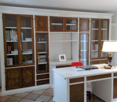 Libreria bicolore e scrivania su Misura In Legno Di Noce
